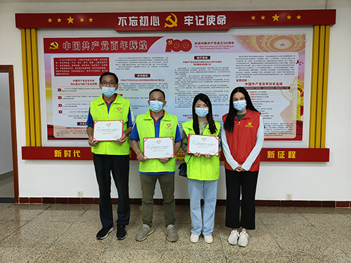 烈日下，聯(lián)昊通速遞鳳崗、雁田分公司志愿者，好樣的！